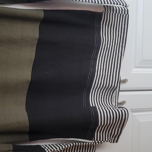 NWOT Colorblock Mixed Print Thermal Top Women's Size Large - Picture 4 of 8